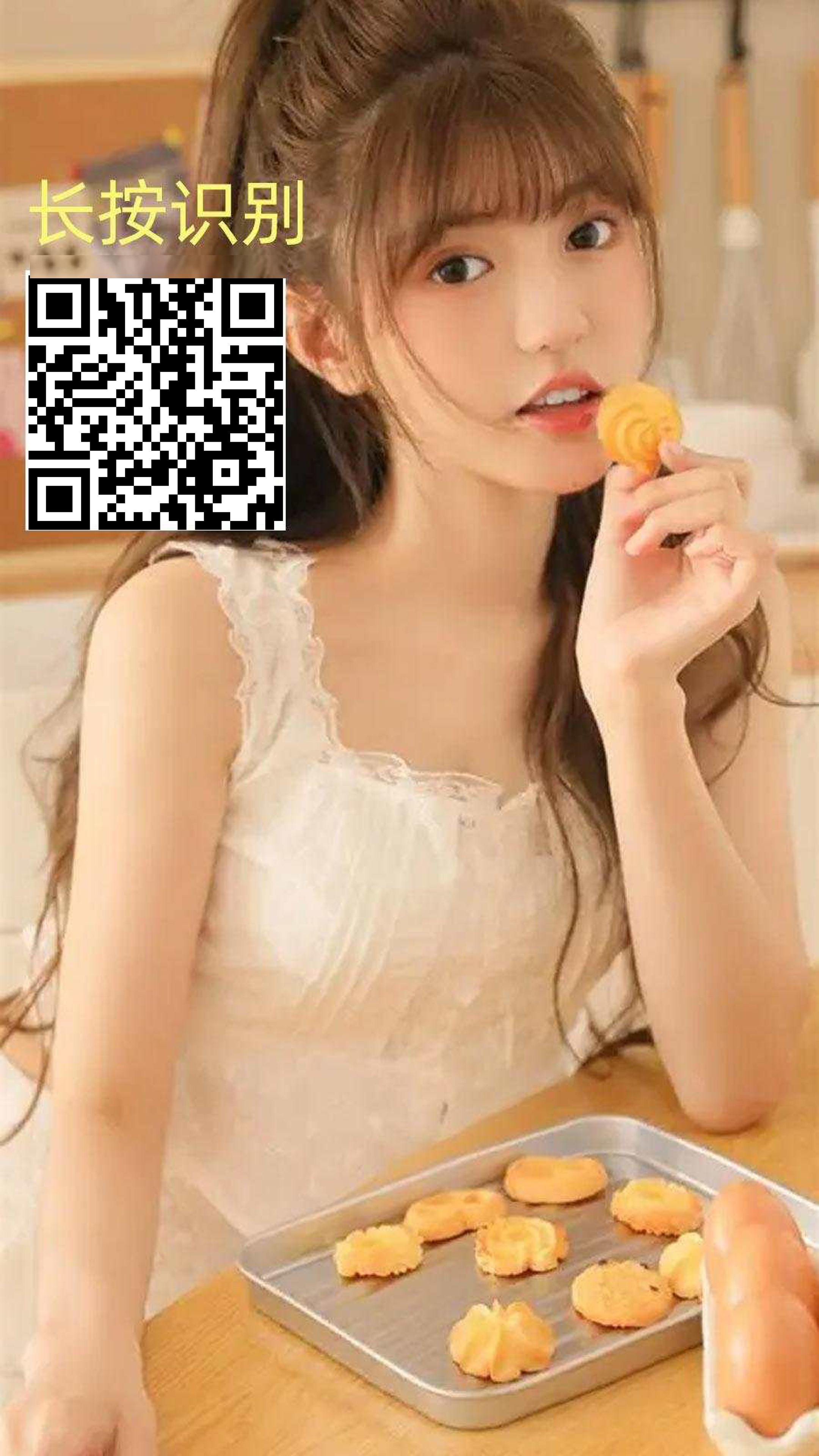 q频道饼干女孩长按识别普通黑白防封二维码二维码生成器-平面静态-手机海报