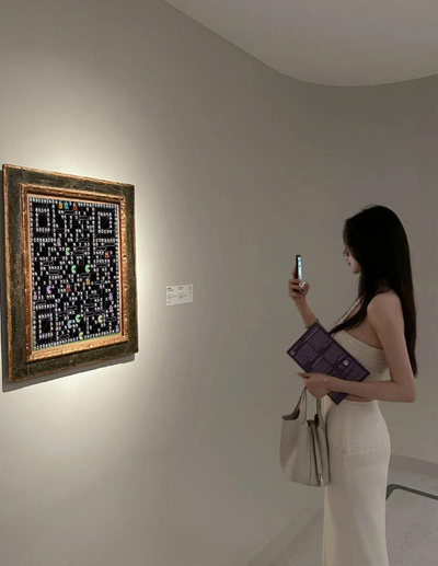 作品封面艺术画展抹胸女生褪色吃豆人个性二维码二维码生成器-平面静态-微信名片