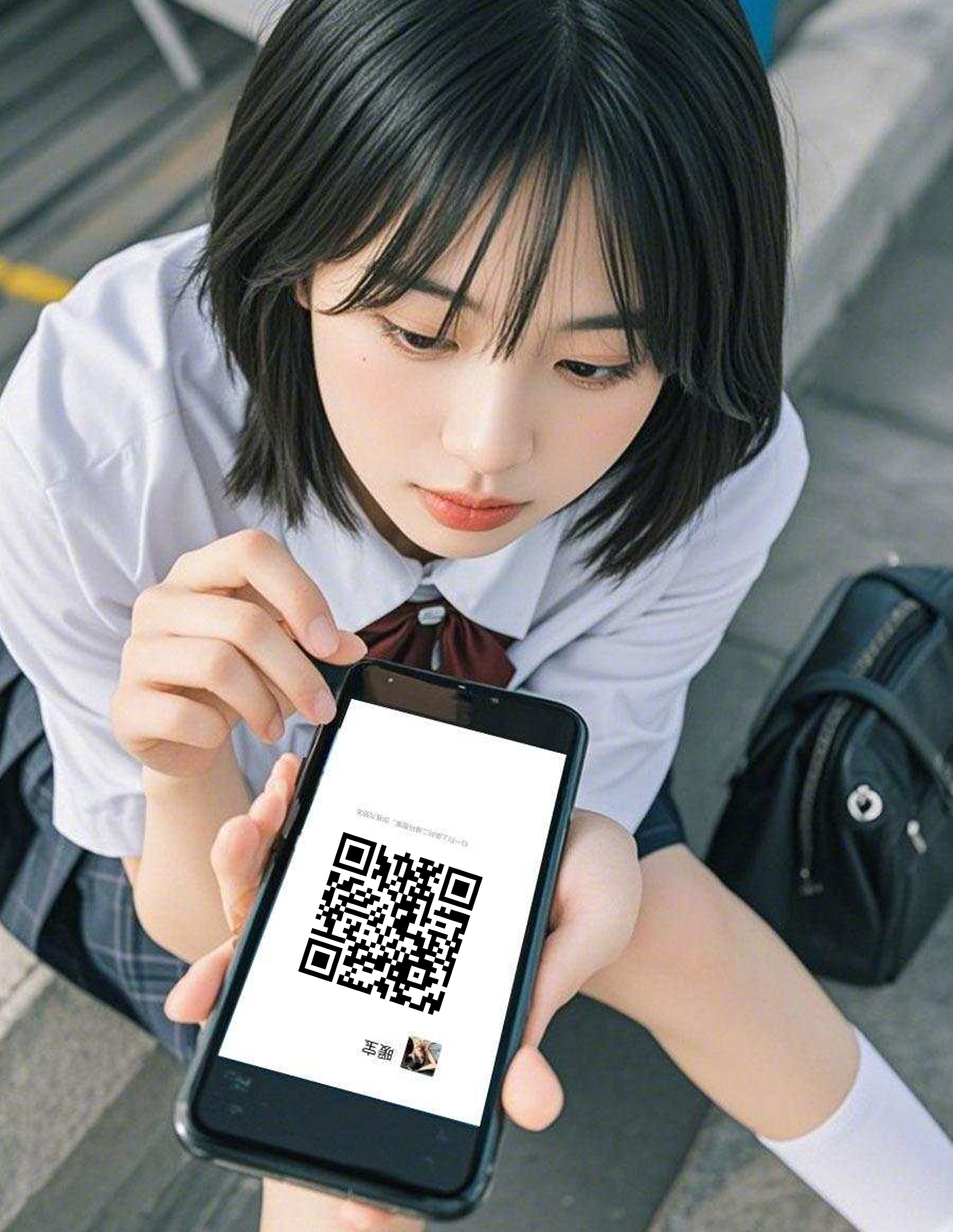 社交名片可爱女学生看手机普通黑白引流二维码二维码生成器-平面静态-微信名片