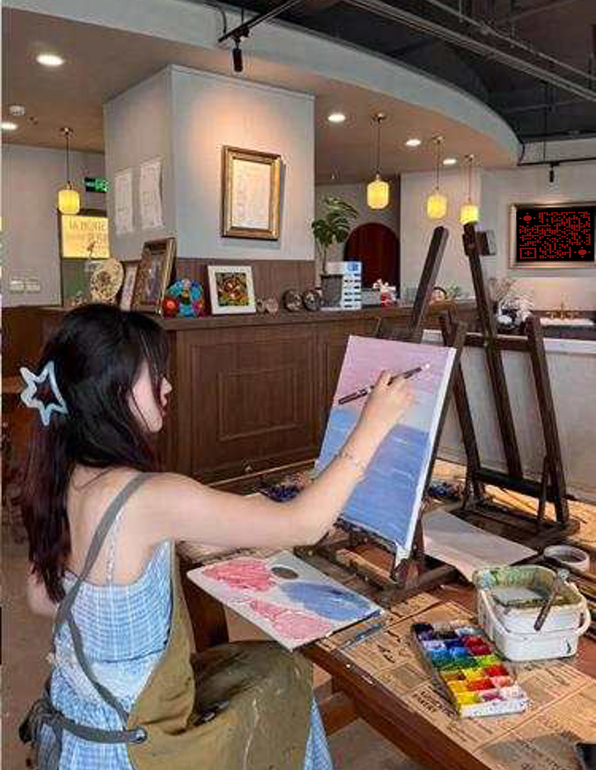 社交动态soul动态画室星星女孩画板黑底红圆点隐藏二维码二维码生成器-平面静态-微信名片