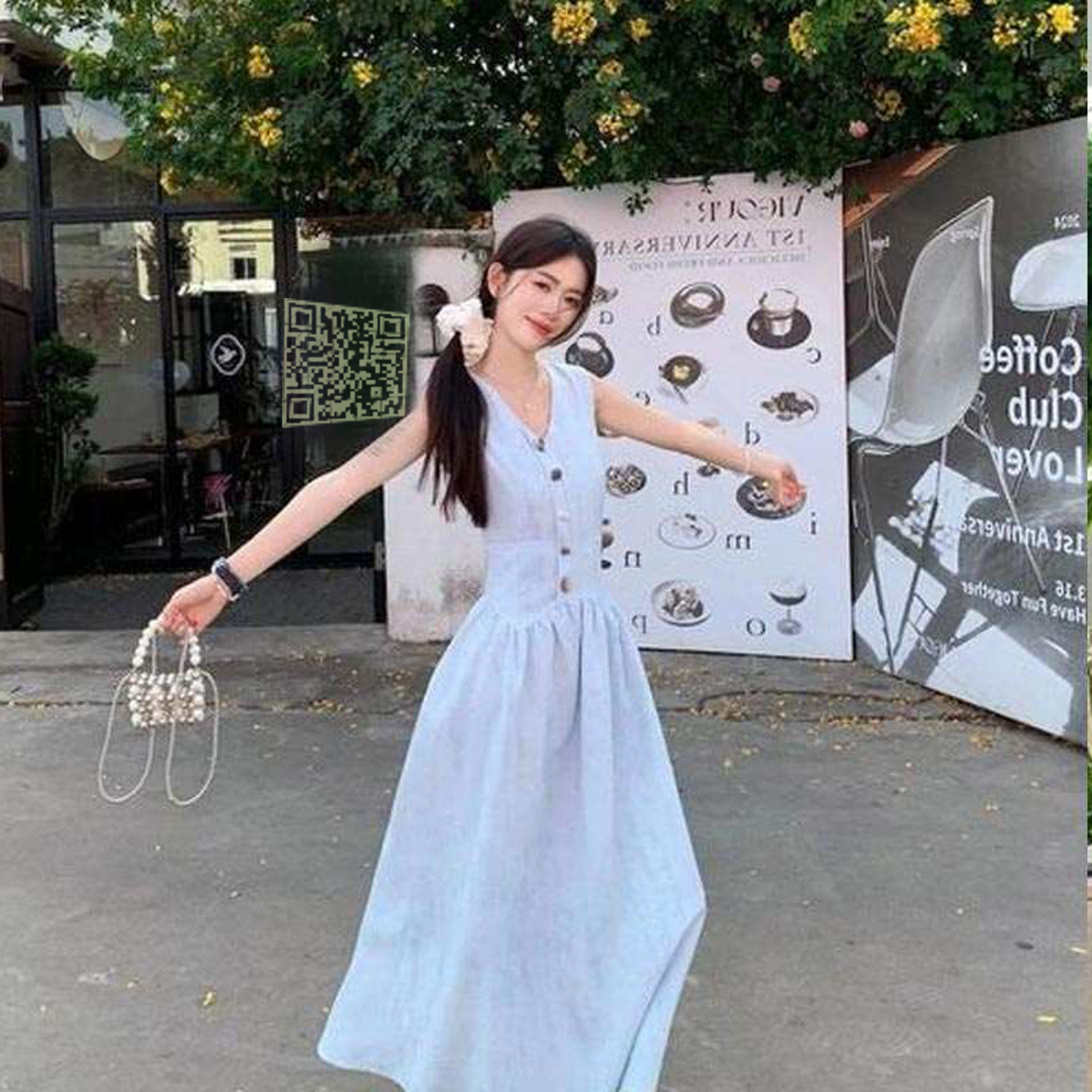 陌陌头像半透明反白蓝裙马尾美女户外倾斜二维码二维码生成器-平面静态-正方形码