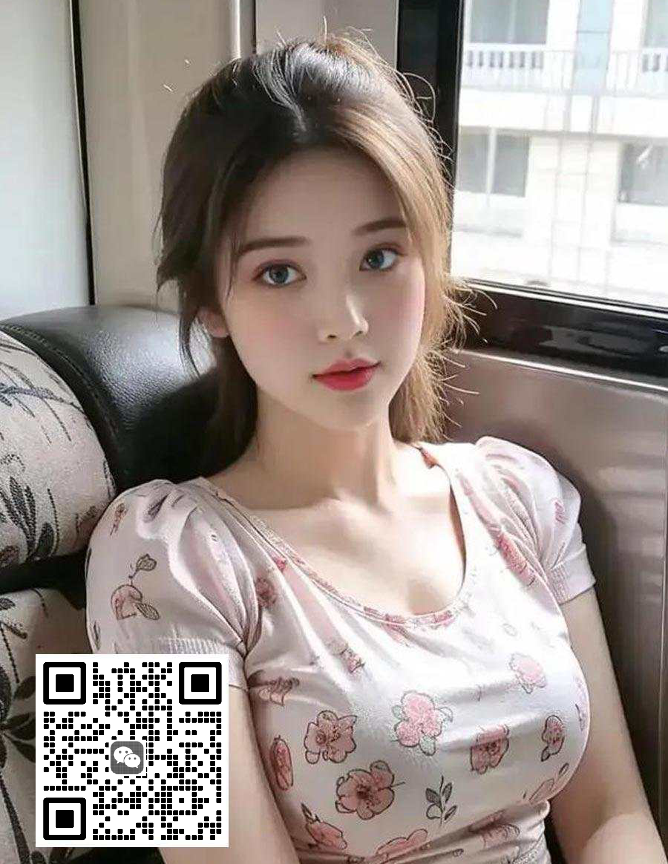 抖音群聊窗边美女可爱花朵黑白圆角瓷砖二维码二维码生成器-平面静态-微信名片