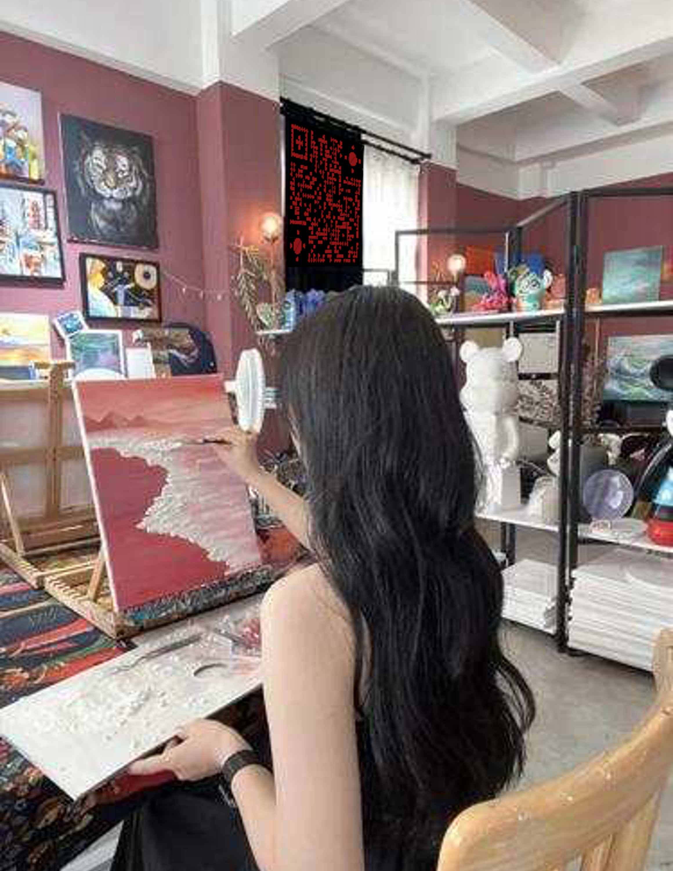 社交动态soul动态画室卷发女孩画板黑底红圆点隐藏二维码二维码生成器-平面静态-微信名片